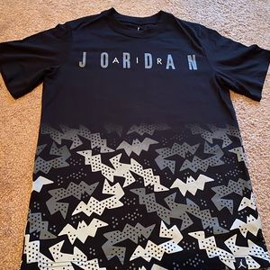 🟣 Boys Jordan t shirt